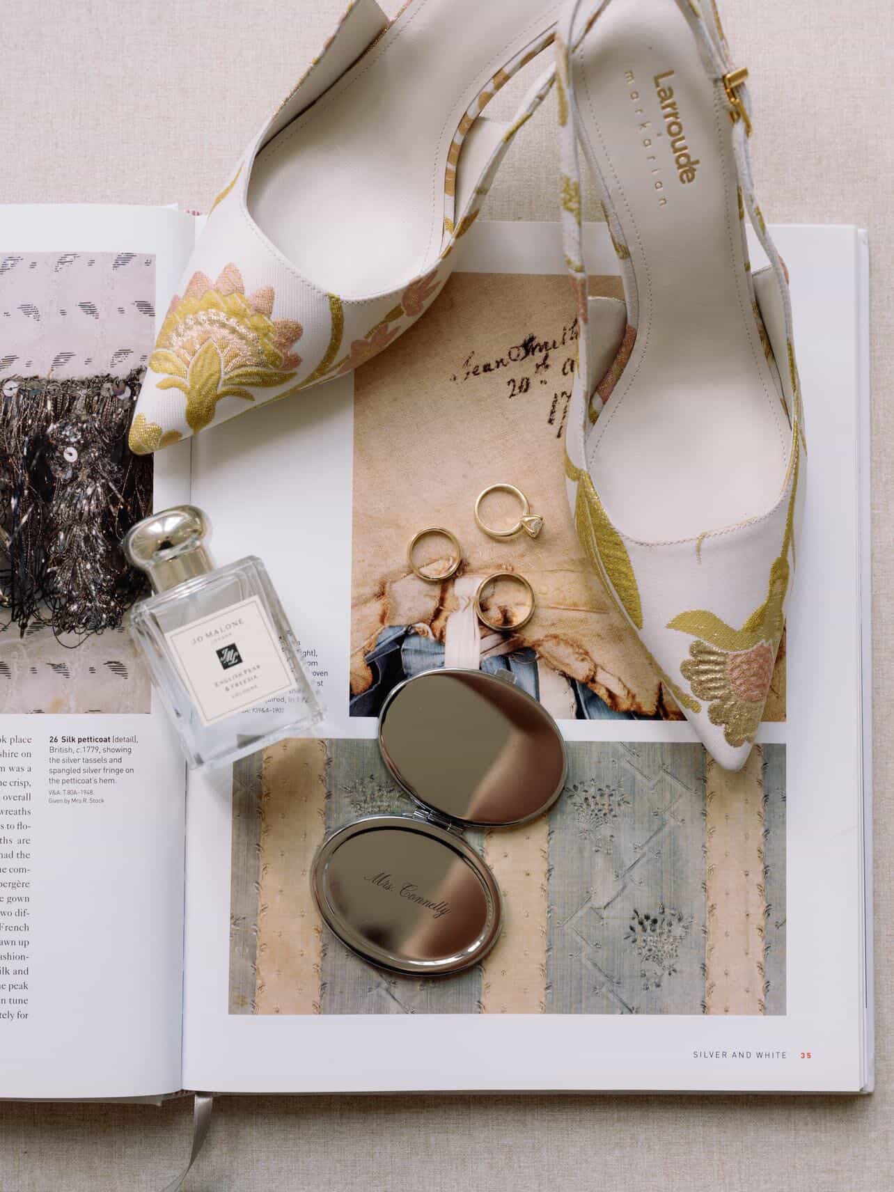 Oval Mirror Compact